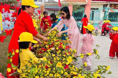 CHỢ HOA NGÀY XUÂN – RỘN RÀNG SẮC TẾT TẠI SÂN TRƯỜNG MẦM NON NGHĨA THÁI