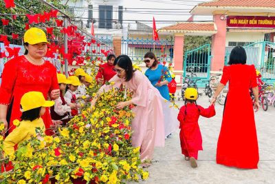 VD CHỢ HOA NGÀY XUÂN 2 – TẠI SÂN TRƯỜNG MN NGHĨA THÁI