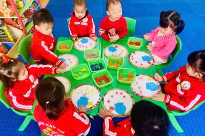 HOẠT ĐỘNG TRẢI NGHIỆM: BÉ LÀM TRANH TẾT  Lớp: Nhà trẻ D – Trường Mầm non Nghĩa Thái