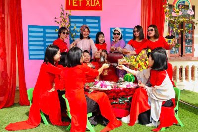 NÉT ĐẸP CÔ GIÁO MẦM NON NGHĨA THÁI TRONG KHÔNG GIAN TẾT XƯA