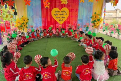 VD TRÒ CHƠI CHUYỀN BÓNG YÊU THƯƠNG – KHỐI 3T – HƯỞNG ỨNG NGÀY 20/3