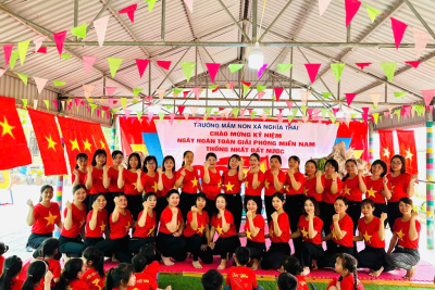 Trường mầm non xã Nghĩa Thái tổ chức cho trẻ tham gia chuỗi hoạt động trải nghiệm nhân ngày giải phóng Miền Nam 30/4